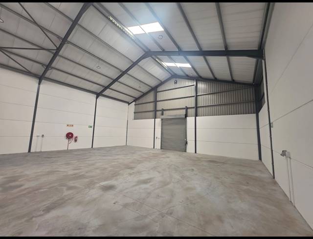 507M² WAREHOUSE TO LET IN FIRGROVE INDUSTRIAL ESTATE